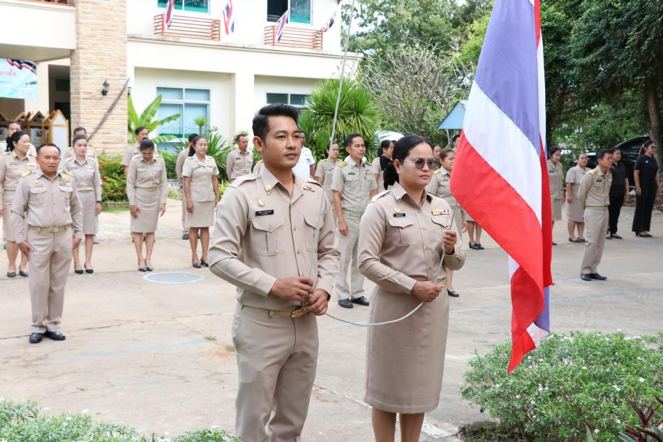 กิจกรรมเข้าแถวเคารพธงชาติทุกวันจันทร์